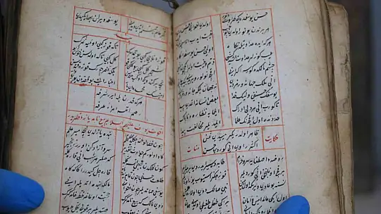 Genç doçent hayatını tarihi el yazması eserlere adadı