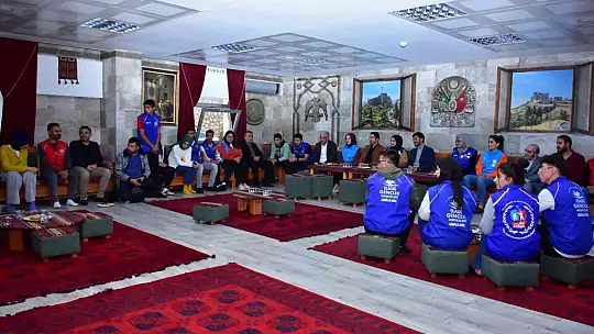 Gençlik Hizmetleri Genel Müdürü Topoğlu Elazığ'da gençlerle buluştu