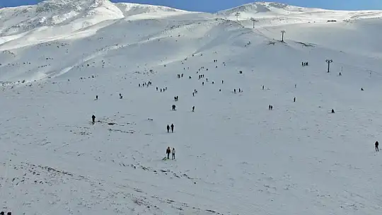 Göl manzaralı kayak merkezi kara hasret kaldı, sezon açılamadı
