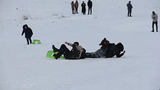 Göl manzaralı kayak merkezi kara hasret kaldı, sezon açılamadı
