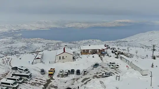 Göl manzaralı kayak merkezi kara hasret kaldı, sezon açılamadı