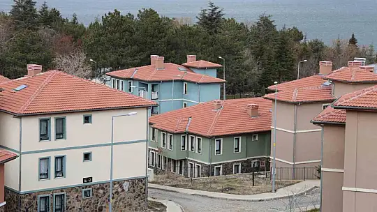 Göl manzaralı TOKİ konutlarında yaşayan depremzedeler: 'Ölünceye kadar devletimizin arkasındayız'