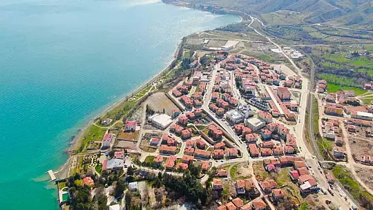 Göl manzaralı TOKİ konutlarında yaşayan depremzedeler: 'Ölünceye kadar devletimizin arkasındayız'