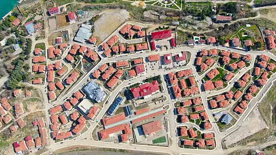 Göl manzaralı TOKİ konutlarında yaşayan depremzedeler: 'Ölünceye kadar devletimizin arkasındayız'