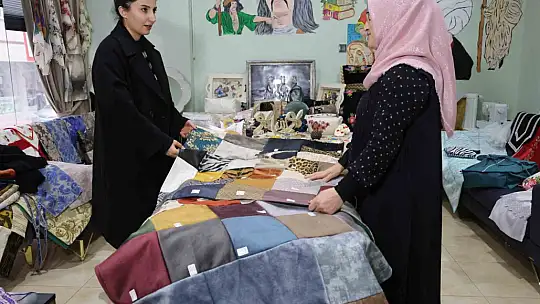 Gönüllü 12 kadın geri dönüşümle dayanışma örneği gösteriyor