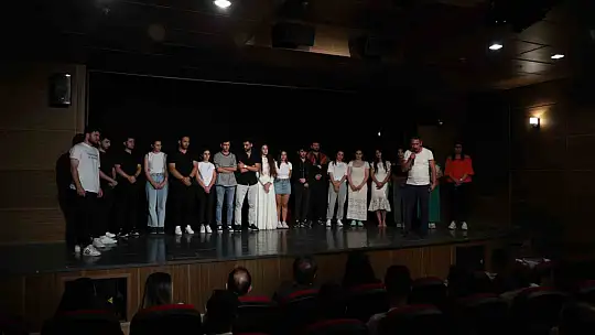 Gülmek için geldiler, unutmamak için ayrıldılar