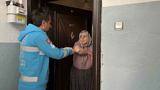 Hasta seçmenler ekiplerin yardımıyla sandığa gitti