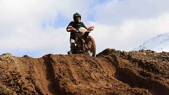 Hazarbaba Dağı'nda Off-Road rüzgarı