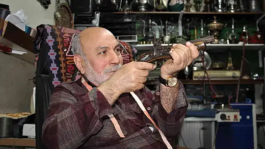 Terzi dükkanını müzeye çevirdi
