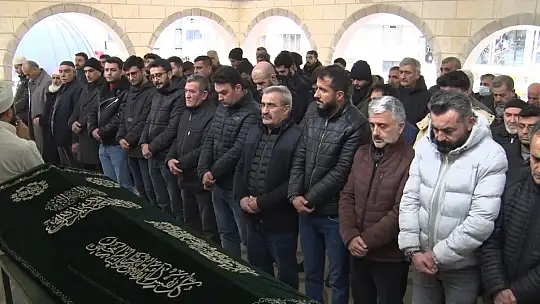 İzmir'deki 'laf atma' kavgasında hayatını kaybeden şahıs, memleketi Elazığ'da toprağa verildi