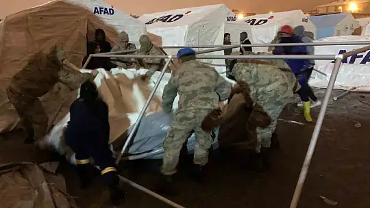 Jandarma ekipleri çadırlar kurmaya başladı