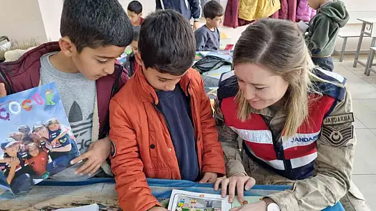 Jandarma öğrencileri bilgilendirdi