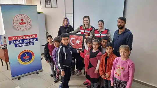 Jandarma öğrencileri bilgilendirdi