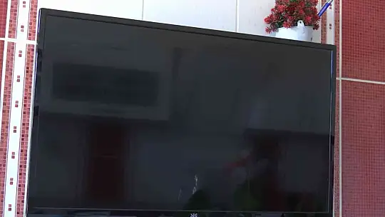 Kabloları çalmak isteyen hırsız yanlış kabloyu kesince 40 dairenin elektronik cihazı yandı