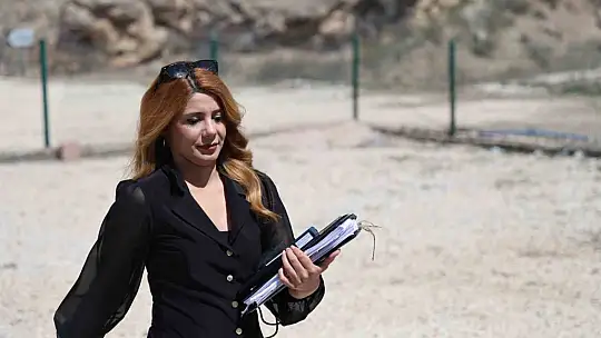 Kadın muhtarın önünde kimse duramıyor, rakibine fark attı