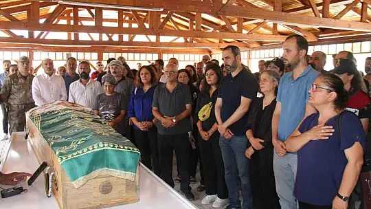 Kandıra Cezaevi'nde tutuklu bulunan Kışanak, ablasının cenaze törenine katıldı