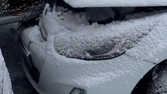 Kayganlaşan yol kazayı beraberinde getirdi