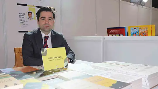 Kaymakam 'yazar' olarak fuara katıldı, öğrenciler şaşırdı