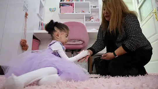 Kelebek hastası çocuğu kendi çocuğundan ayırt etmedi, yaptıklarıyla gönülleri fethetti