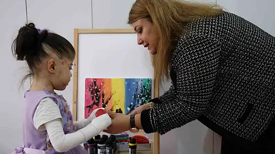 Kelebek hastası çocuğu kendi çocuğundan ayırt etmedi, yaptıklarıyla gönülleri fethetti