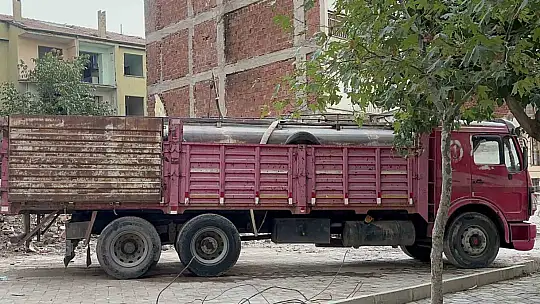Kepçeyle kamyon arasına sıkışan işçi feci şekilde can verdi