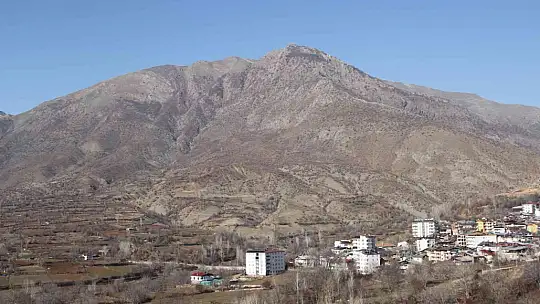 Kış aylarında 3 metre kar yağan ilçede yaz havası