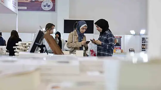 Kitap fuarını 9 günde 1 milyon kişi ziyaret etti