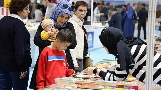 Kitap fuarını 9 günde 1 milyon kişi ziyaret etti