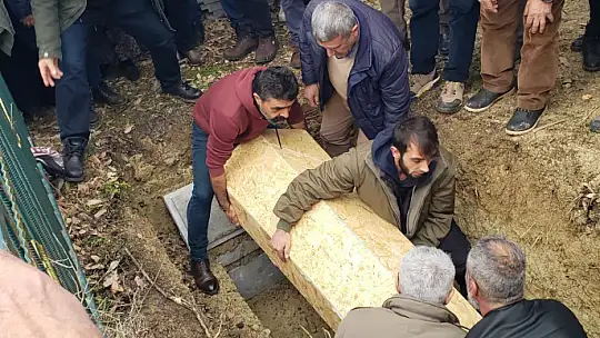 Kocasının katlettiği kadın toprağa verildi
