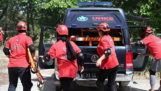 Komandoları aratmayan UMKE eğitimi