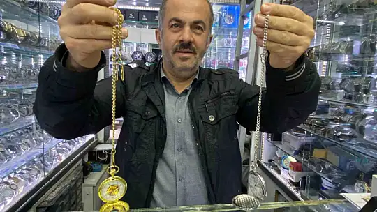 Köstekli saatler zamana direniyor
