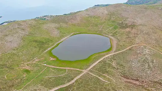 Kuruyan Bervi Gölü yağışlarla yeniden canlandı