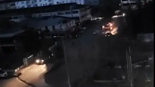 Karakoçan'da iki mahalle karanlığa gömüldü