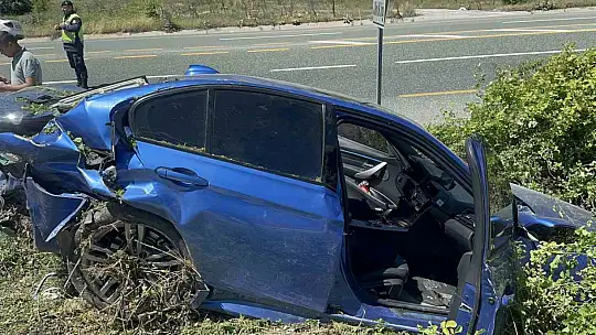 Lüks araç yoldan çıktı: 1'i ağır 2 yaralı