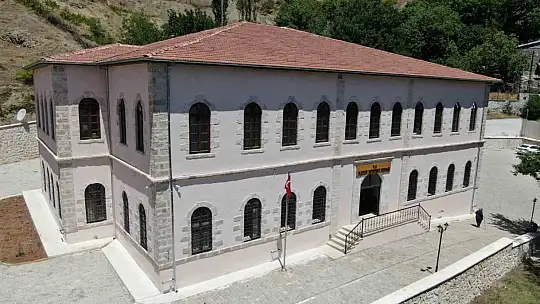 Maden ilçesi 15 tescilli yapısı ile dikkat çekiyor