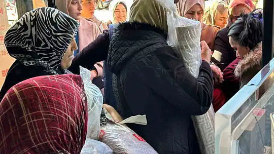 Mağaza açılışında indirimi duyan koştu, izdiham yaşandı