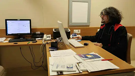 Mahallesine hizmet etmek isteyen profesör muhtar azası adayı oldu