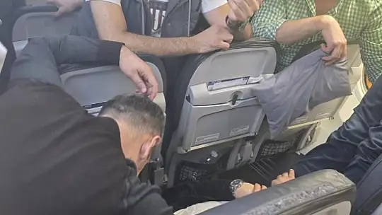 Milletvekili Erol, uçakta kalbi duran hastayı hayata döndürdü