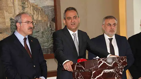 Milli Eğitim Bakanı Özer, Elazığ'a müjdeleri verdi