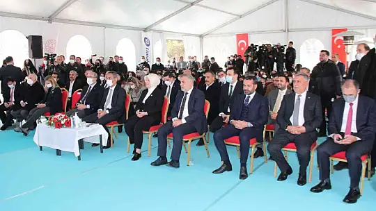 Limak Ortaokulu, Bakan Özer ve Nihat Özdemir'in katılımıyla açıldı