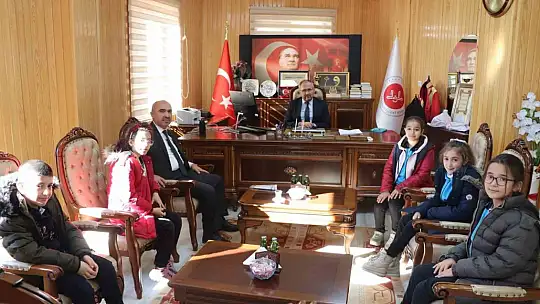 Minik öğrenciler harçlıklarını Filistin'e bağışladı