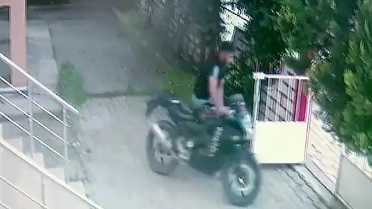Motosikleti çaldı, rahatlığı pes dedirtti