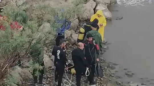 Murat Nehri'nde kaybolan çocuğu arama çalışmaları sürüyor