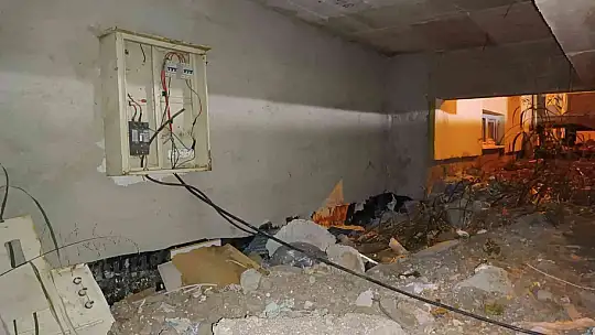 Müteahhitle dağıtım şirketi arasındaki sorun apartmanı 8 aydır elektriksiz bıraktı