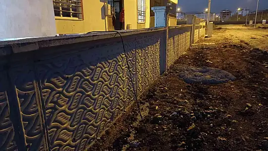 Müteahhitle dağıtım şirketi arasındaki sorun apartmanı 8 aydır elektriksiz bıraktı