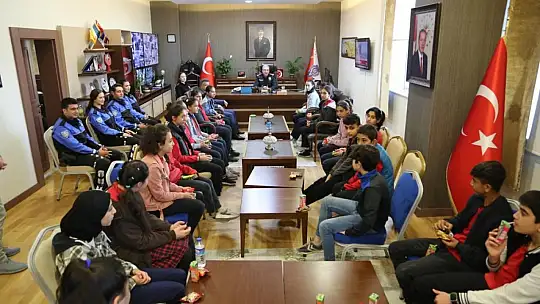 Öğrenciler Emniyet Müdürü Karayel ile bir araya geldi
