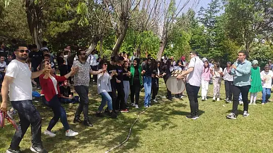 Öğrenciler LGS stresini Elazığ Hipodromunda attı