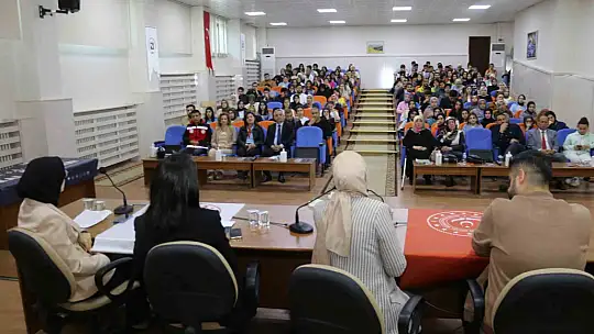 Öğretmen adaylarına 'kadına yönelik şiddetle mücadele' semineri verildi