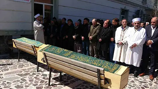 Öğretmen oğulları tarafından öldürülen 6 kişilik aile son yolculuklarına uğurlandı