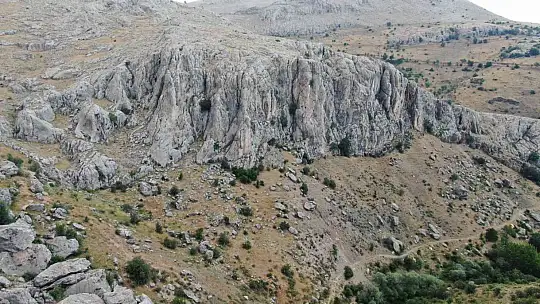 Ölbe vadisi ve Deve Mağarası turizme kazandırılmayı bekliyor
